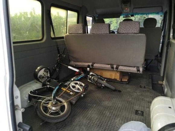 [上海·沪J] 二手依维柯褒迪2016产2.5手动无天窗