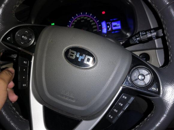 [上海·沪B] 二手比亚迪比亚迪M62015款 2.4L 自动尊贵版