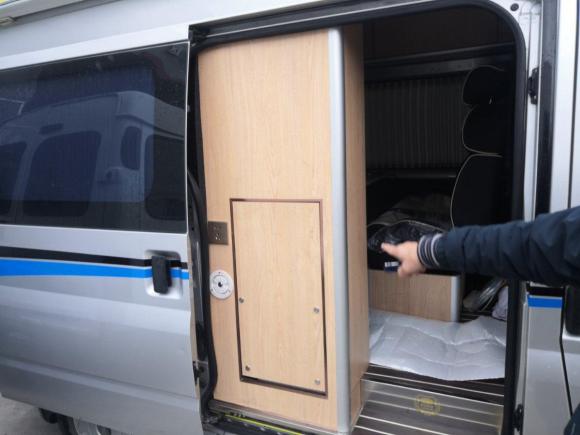 [金华·浙G] 二手福特新世代全顺2015款 2.4T短轴6座中顶多功能车