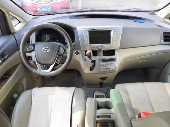 [深圳·粤B] 二手比亚迪比亚迪M62013款 2.4L 自动尊贵型