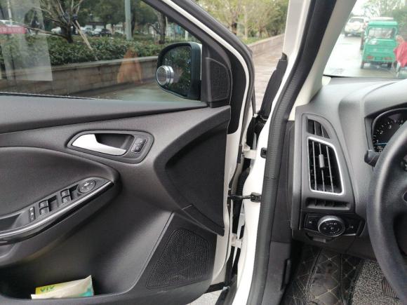 [南京·苏L] 二手福特福克斯2017款 三厢 EcoBoost 180 自动精英型