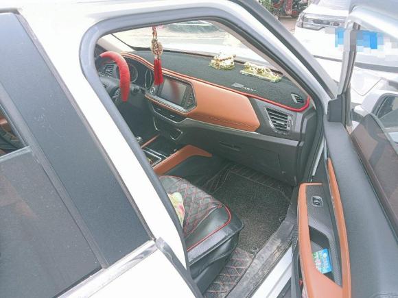 [合肥·豫D] 二手众泰众泰T3002017款 1.5L 手动尊享型