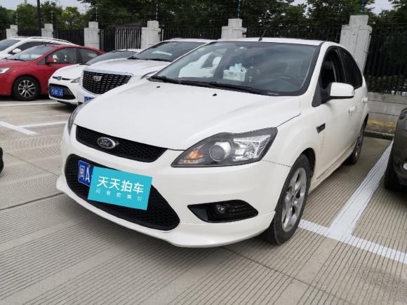 福特福克斯2014款 两厢经典 1.8L 自动酷白典藏版「上海二手车」「天天拍车」