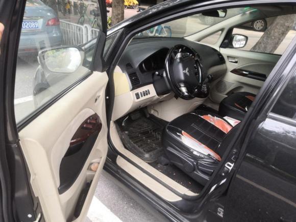 [佛山·粤A] 二手三菱格蓝迪2007款 2.4 七座舒适版