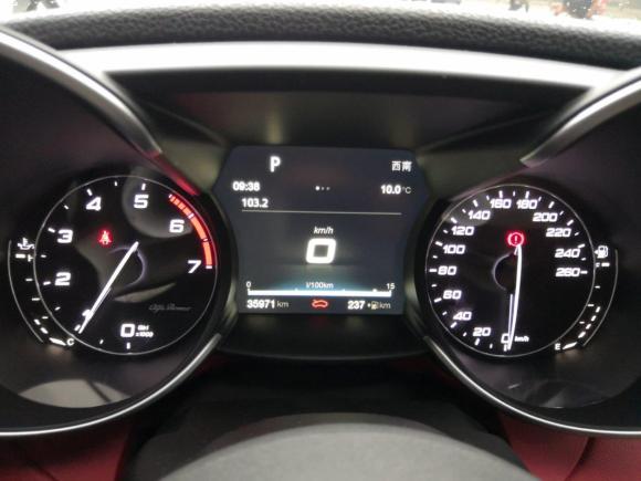 [成都·川A] 二手阿尔法罗密欧Giulia2017款 2.0T 200HP 豪华版