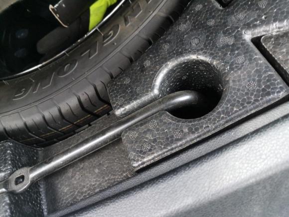 [上海·鄂E] 二手驭胜驭胜S3302016款 1.5L GTDi 自动两驱尊贵版