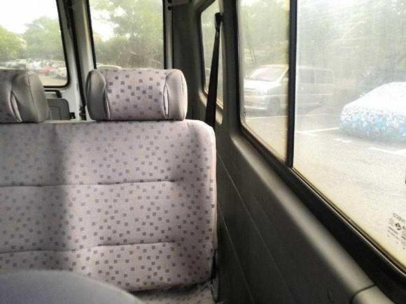 [上海·沪J] 二手依维柯褒迪2016产2.5手动无天窗