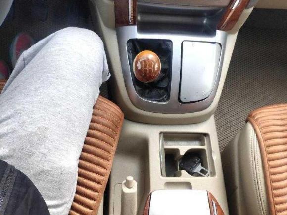 [青岛·鲁U] 二手金杯阁瑞斯2013年7月有气囊有助力有空调11座手动