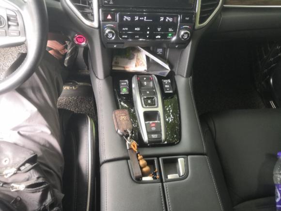 [合肥·皖A] 二手本田本田UR-V2017款 370TURBO 四驱尊享版 国V