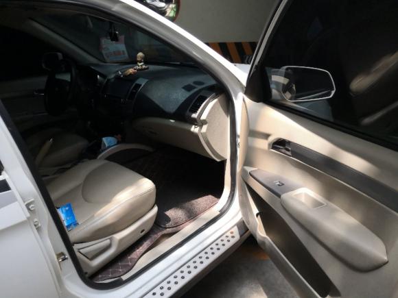 [济南·鲁A] 二手陆风陆风X82012款 探索版 2.0T 柴油4X4豪华型