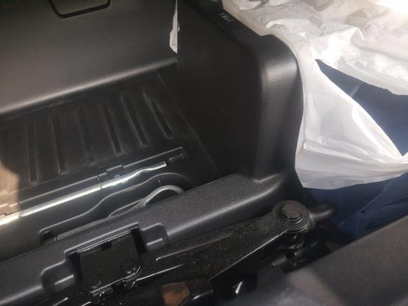 [南昌·赣M] 二手英菲尼迪英菲尼迪ESQ2014款 1.6L 率性版