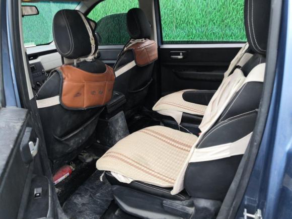 [南京·苏A] 二手五菱汽车五菱宏光PLUS2019款 1.5T 手动舒适型 7座