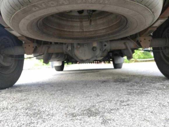 [上海·沪J] 二手依维柯褒迪2016产2.5手动无天窗