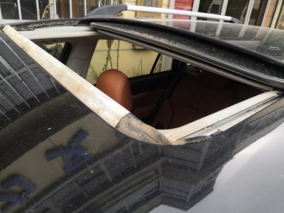 [青岛·鲁B] 二手斯巴鲁力狮2010款 2.0i豪华旅行版