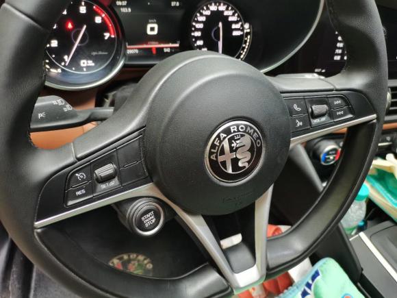 [北京·京Q] 二手阿尔法罗密欧Giulia2017款 2.0T 200HP 豪华版