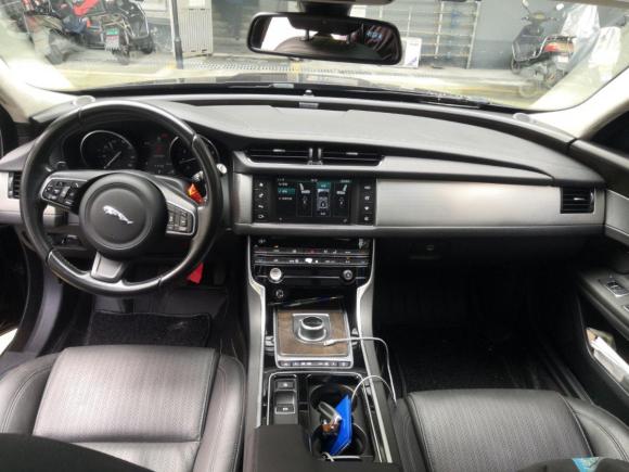 [成都·川A] 二手捷豹捷豹XFL2017款 XFL 2.0T 200PS 豪华版