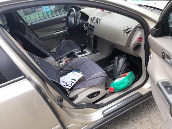 [济南·鲁A] 二手沃尔沃沃尔沃S402007款 2.4i 智雅版