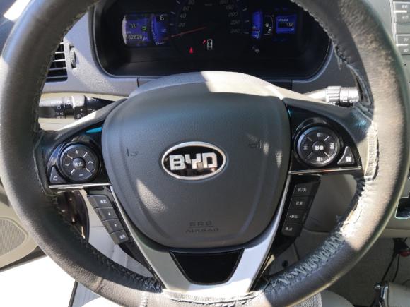 [深圳·粤B] 二手比亚迪比亚迪M62013款 2.4L 自动尊贵型