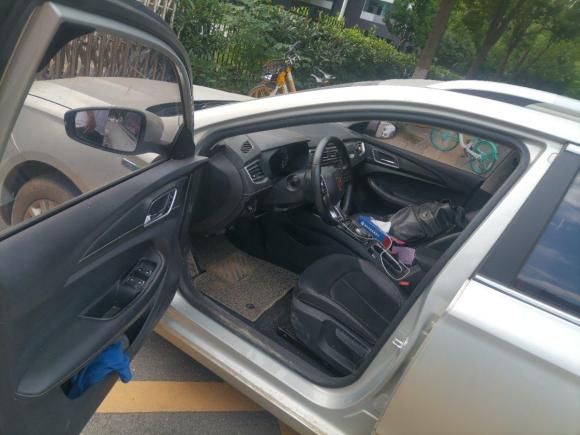 [武汉·鄂A] 二手荣威荣威Ei52018款 互联网豪华版