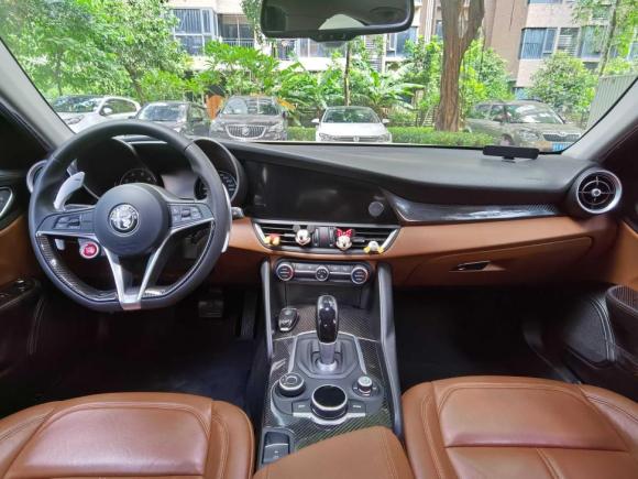 [佛山·粤V] 二手阿尔法罗密欧Giulia2017款 2.0T 280HP 豪华版