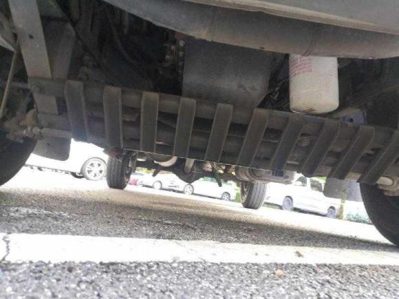 [上海·沪J] 二手依维柯褒迪2016产2.5手动无天窗