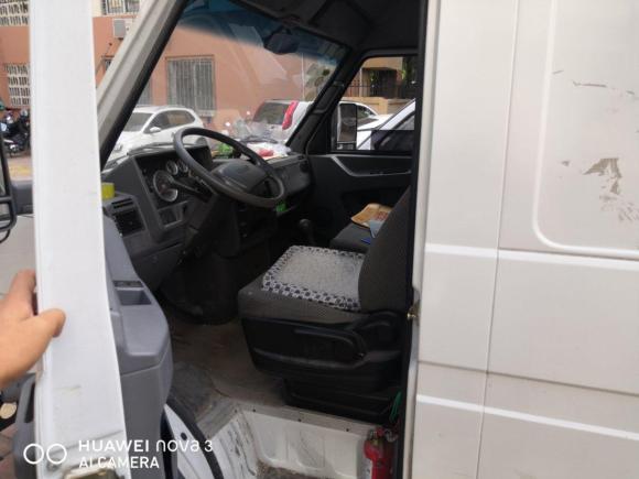 [青岛·鲁B] 二手依维柯得意2017款 2.8T V35箱货中顶3/6座43S5