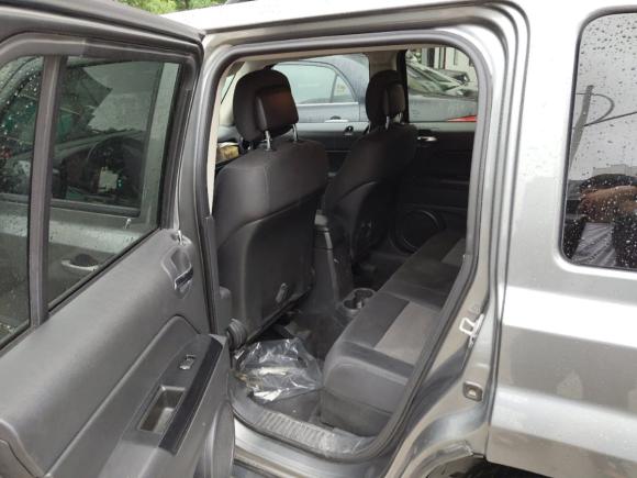 [义乌·浙G] 二手Jeep自由客2012款 2.4 运动版