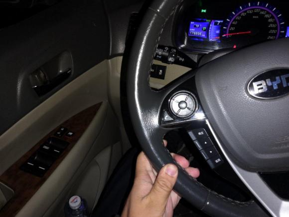 [上海·沪B] 二手比亚迪比亚迪M62015款 2.4L 自动尊贵版