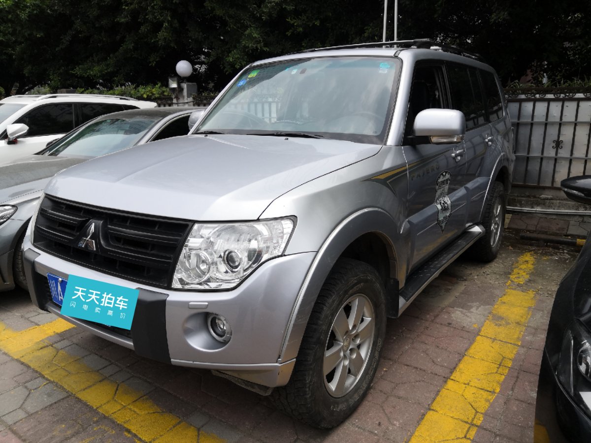 4万公里上牌时间:2010年07月车型系列:三菱帕杰罗车型:三菱帕杰罗2010