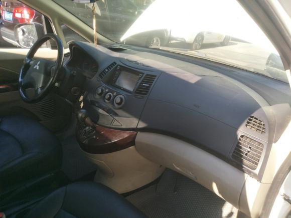 [上海·沪C] 二手三菱格蓝迪2007款 2.4 七座舒适版