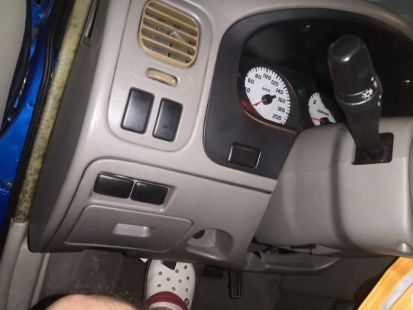 [深圳·粤B] 二手日产帕拉丁2004款 3.3L 四驱标准型