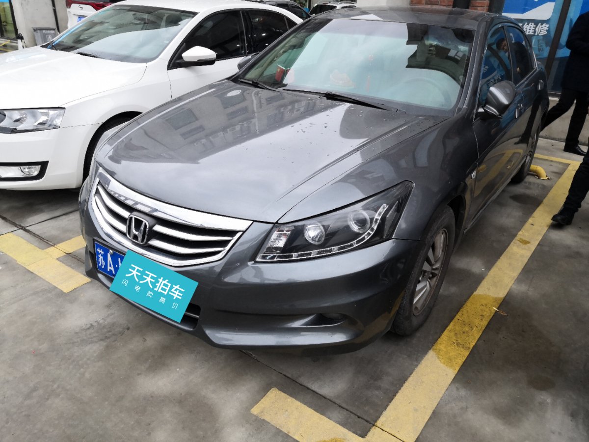 上海开了9.5万公里的本田雅阁就这么不值钱?贱卖竟然都没人要?