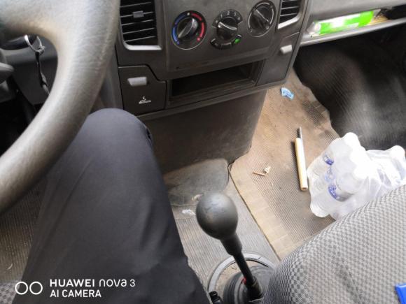 [青岛·鲁B] 二手依维柯得意2017款 2.8T V35箱货中顶3/6座43S5