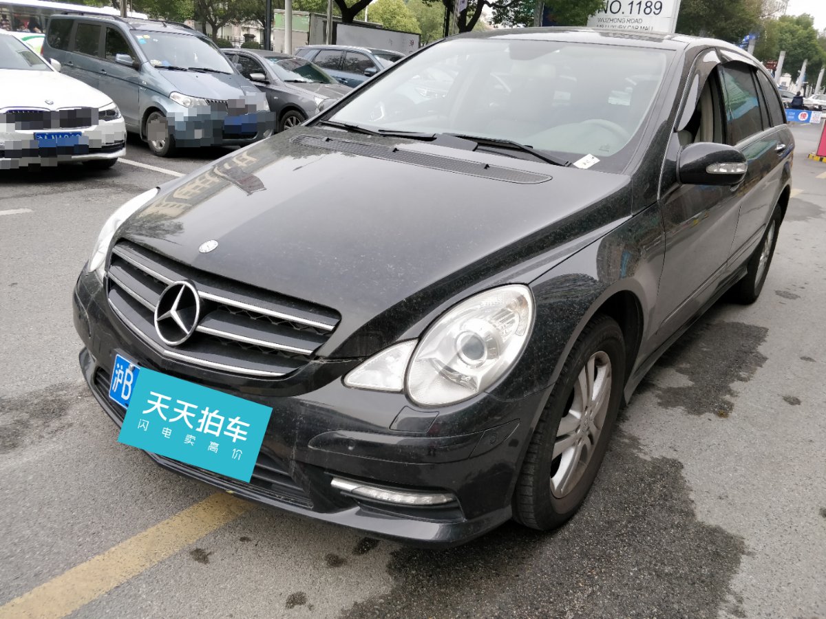 奔驰奔驰R级开8年竟然一下子贬值这么多!车主:我后悔死买它了!-天天拍车二手车卖车