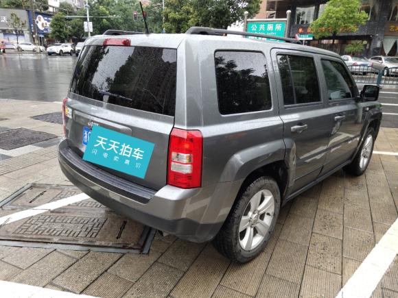 [义乌·浙G] 二手Jeep自由客2012款 2.4 运动版