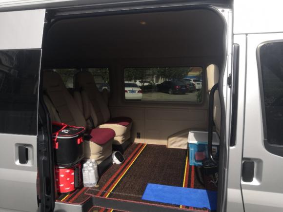 [济南·鲁A] 二手福特新世代全顺2016款 2.2T长轴9座中顶豪华型客车135马力