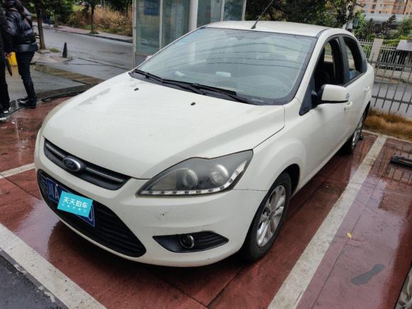 成都福特福克斯2013款三厢经典18l手动基本型