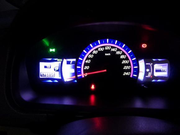 [上海·沪B] 二手比亚迪比亚迪M62015款 2.4L 自动尊贵版