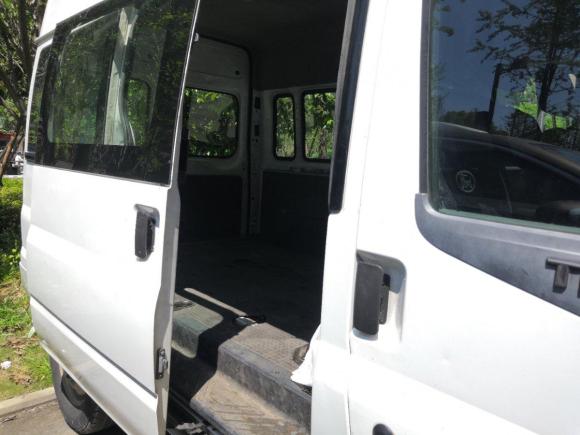 [成都·川A] 二手福特新世代全顺2009款 2.4T柴油标准型短轴中顶国III