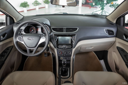 内饰方面,奇瑞艾瑞泽3的双色搭配方式即深浅色互相搭配使用,营造出