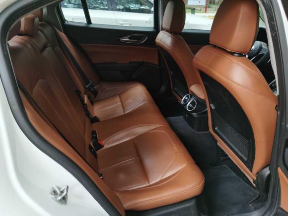 [佛山·粤V] 二手阿尔法罗密欧Giulia2017款 2.0T 280HP 豪华版