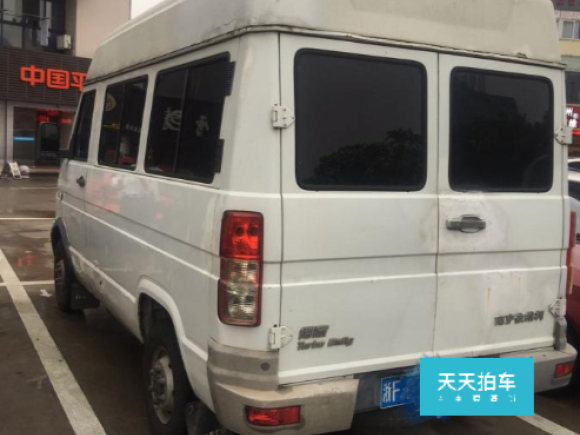 [嘉兴·浙F] 二手依维柯得意2012年3月产，2.8手动9坐。