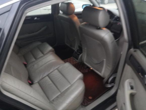 [济南·鲁A] 二手奥迪奥迪A62004款 2.4L 豪华舒适型