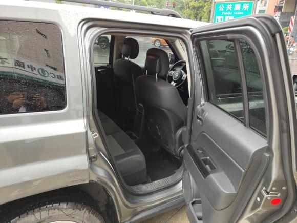 [义乌·浙G] 二手Jeep自由客2012款 2.4 运动版