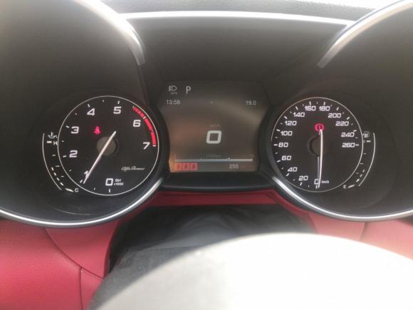 [青岛·鲁B] 二手阿尔法罗密欧Giulia2017款 2.0T 200HP 豪华版