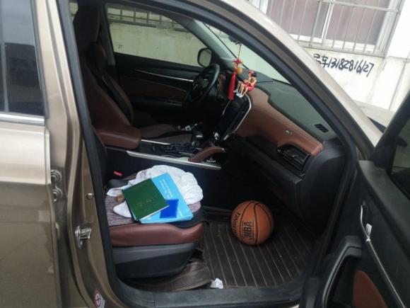 [南京·苏A] 二手中华中华V62018款 1.5T 自动尊贵型