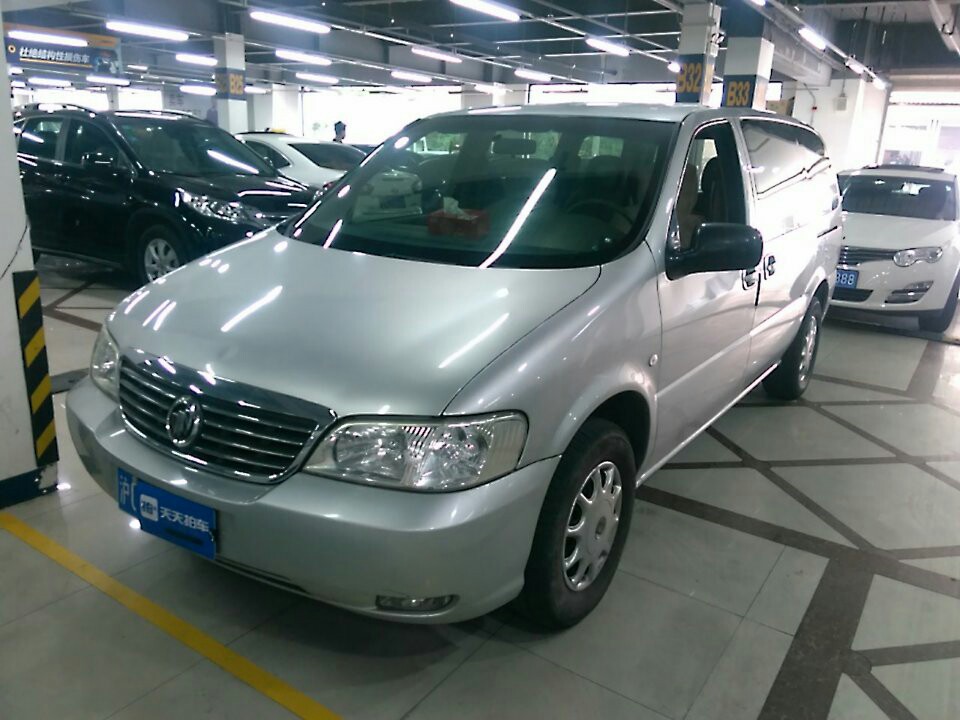 二手车评估师:别克别克gl810年车龄能卖多钱?