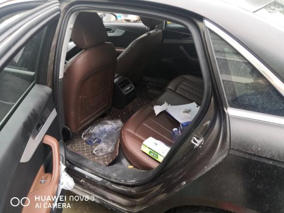 [青岛·鲁B] 二手奥迪奥迪A4L2017款 40 TFSI 时尚型（全景天窗）