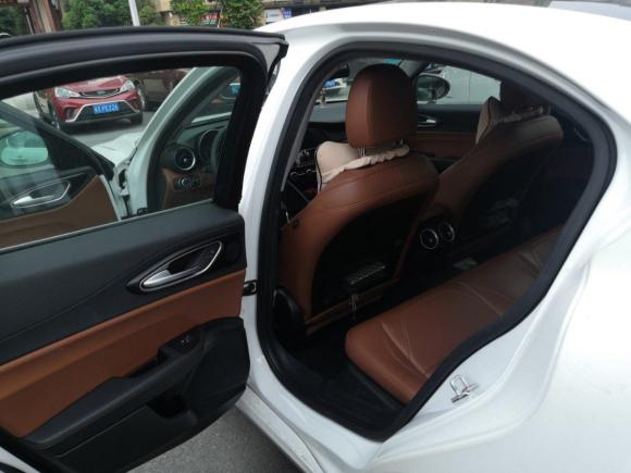 [佛山·赣A] 二手阿尔法罗密欧Giulia2017款 2.0T 200HP 豪华版