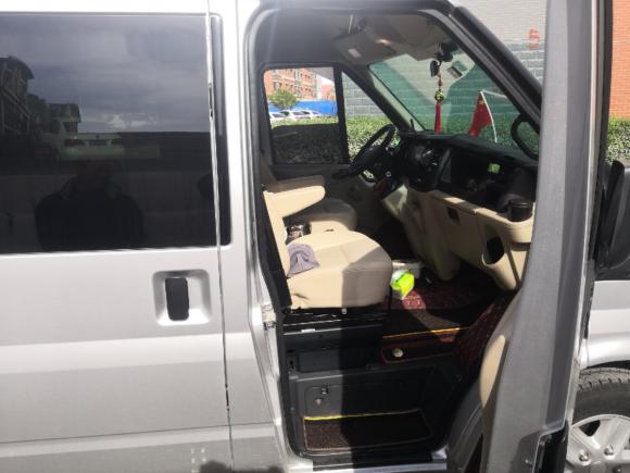 [济南·鲁A] 二手福特新世代全顺2016款 2.2T长轴9座中顶豪华型客车135马力